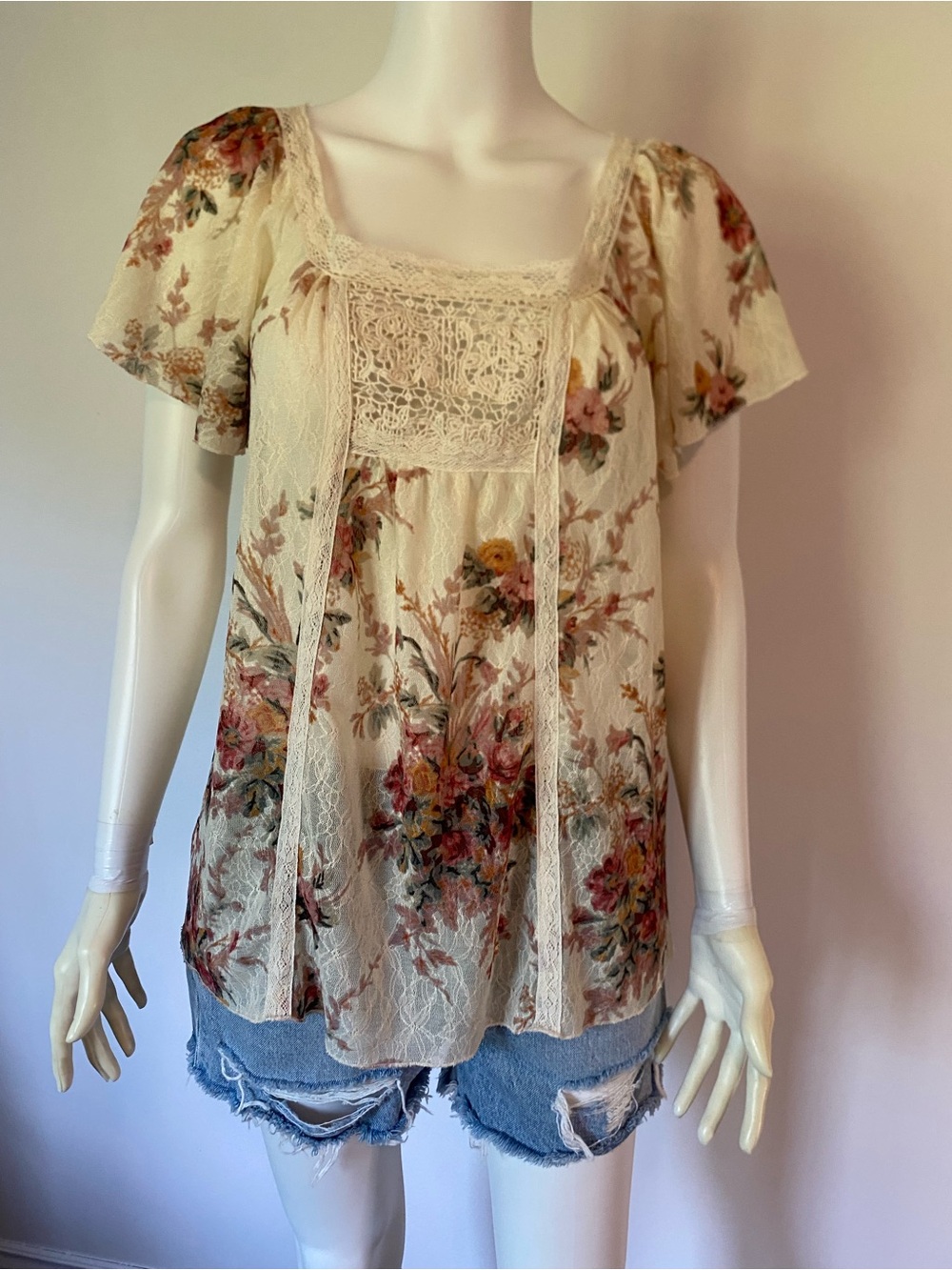 Suzy Shier Cream Floral Lace-Detail Square Yoke Blouse